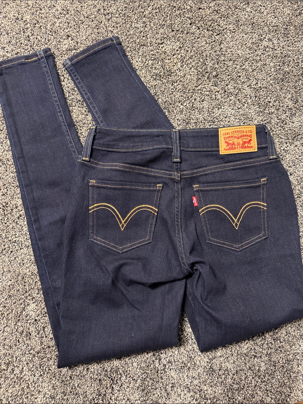 Levi's Women's Indigo Skinny Jeans with Contrast Stitching